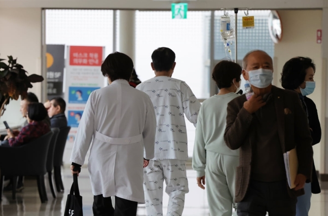 "<b>외국 면허 의사</b> 모십니다"복지부, 의료법 시행규칙 일부개정령... 