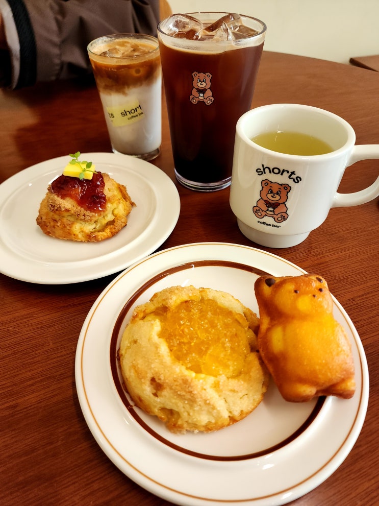  재방문한 클래식 스콘 맛집 포항 디저트 카페 숏츠커피바 문덕점
