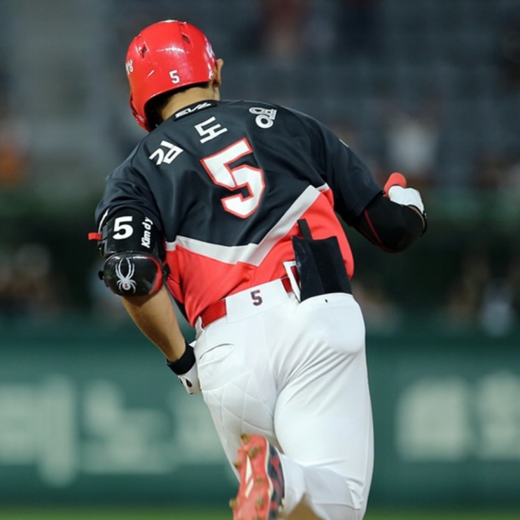 <b>KIA</b> 기아타이거즈 <b>김도영</b> | 월간 MVP 홈런 연봉