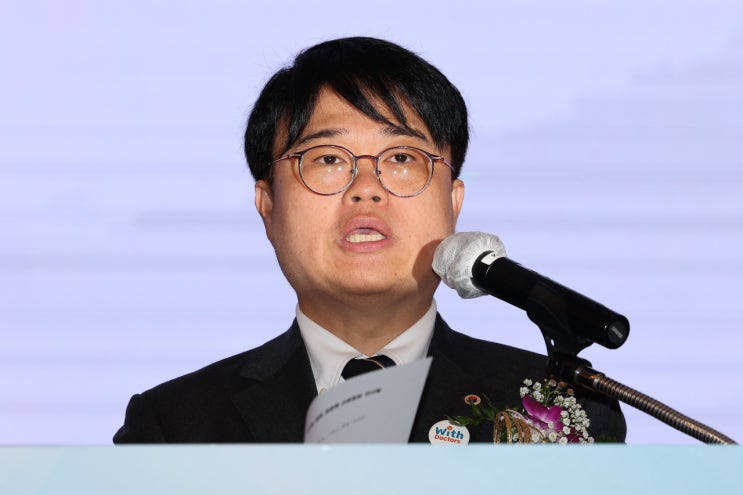 <b>의협</b> 회장 “<b>소말리아</b> 의사, 커밍 순” 조롱…“인종차별이냐?... 