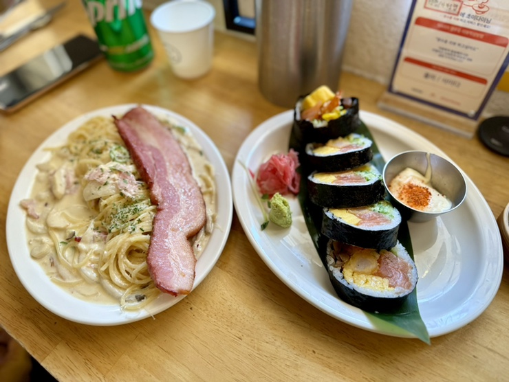  "한입에 꽉 차는 커다란 연어김밥" 종로 익선동 종로3가 후토마끼 맛집 [초이다이닝 익선점]