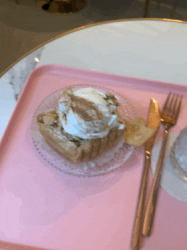  서울 망리단길 데이트하기 좋은 예쁜 카페 추천 슈크렌느 망원동 왕관파이 디저트 맛집 리뷰 후기