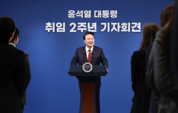 윤석열 <b>채상병 특검</b> 거부 수사 재판 믿고 지켜봐야