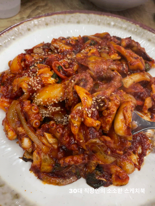  신선한 해물과 매콤한 맛이 돋보이는 등촌동 맛집 으뜸착한낙지에서 남김없이 밥 한그릇 먹음