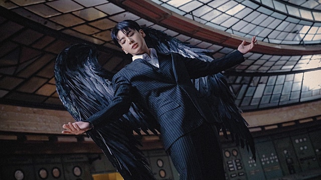 News image: 600 Million for Standing Next to You