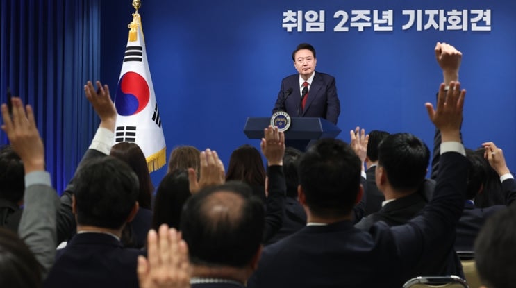[<b>취임 2주년</b> 기자회견] 윤석열 <b>대통령</b>, 여사 의혹 ‘사과’... 