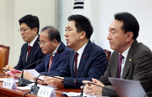 <b>황우여</b> <b>총선백서</b>, 최근 정치 회의 분석