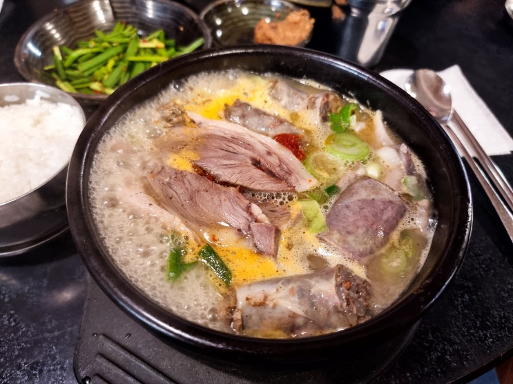  고독한 점심러 - 12. 강남 농민백암순대 국밥(특)