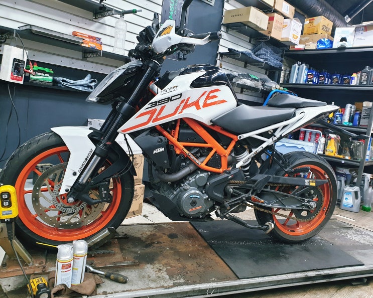 KTM DUKE390 듀크 390 배터리 점검은 중요해요 듀크 390 배터리 교환  YTX-9BS, STZ-14S, 기본점검, 체인 윤활, 픽업 서비스, 광명 중앙 오토바이
