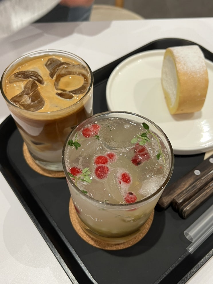  경주여행 분위기 미쳤는데 음료랑 디저트까지 맛있는 경주황리단길카페 오버랩 +애견동반가능