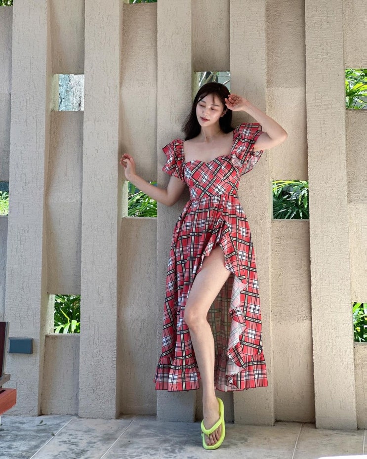 '새댁의 파격 노출' 안혜경, 허벅지까지 훅 찢어진 치마...확 트인 원피스 각선미 '새댁의 파격 노출' 안혜경, 허벅지까지 훅 찢어진 치마...확 트인 원피스 각선미
