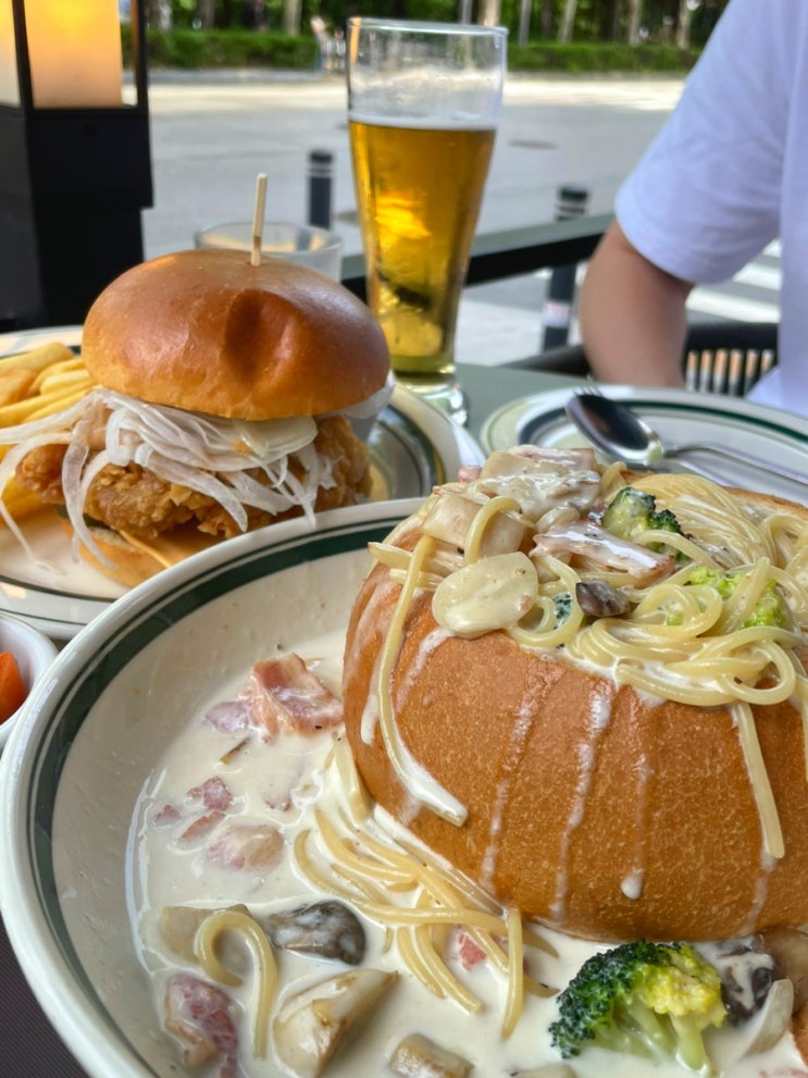 잠실 송리단길 맛집 “비비큐 치킨 빌리지”