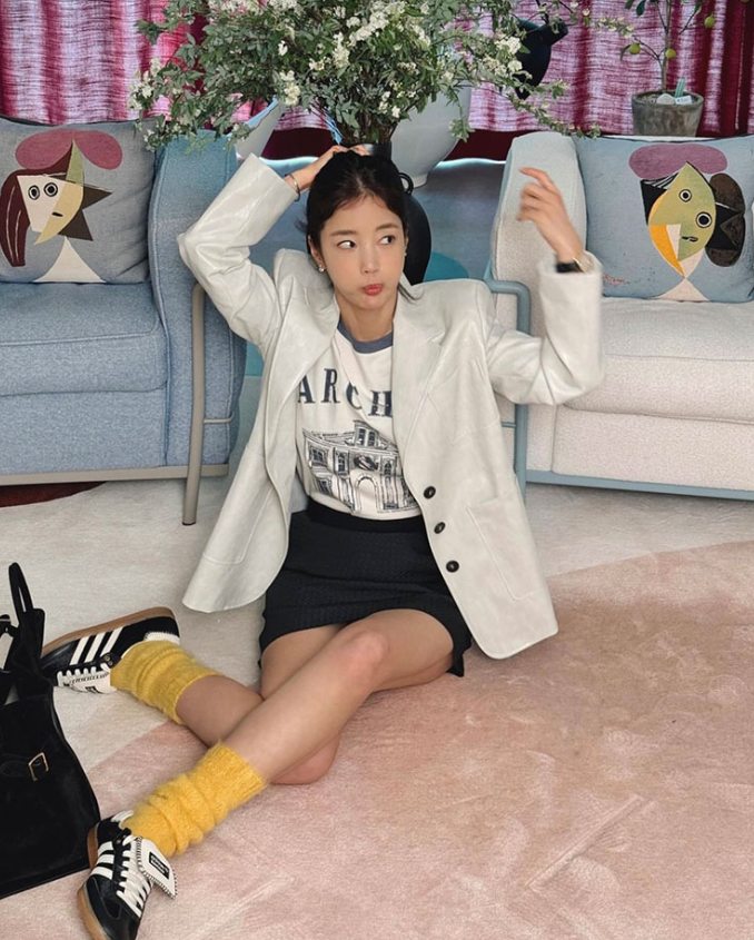  여자 여름 코디에서 예쁜 반팔 프린트 티셔츠를 찾는 여성분들께 추천하고픈 온앤온 반팔티 feat. 기은세 & 정채연