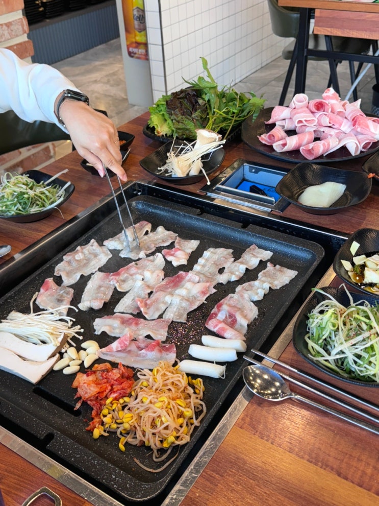  나성동 대패삼겹살 꽃잎대패 샐러드바 무한리필 가성비 맛집