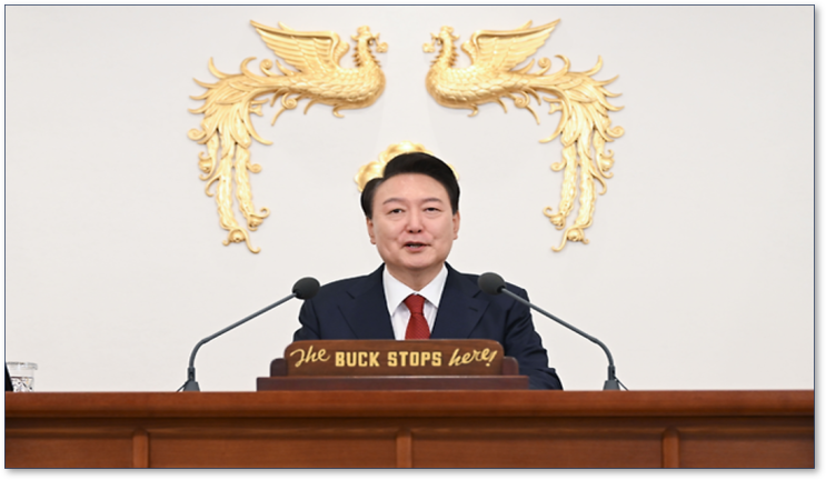 <b>대통령</b>의 큰형님 바이든 한국 <b>대통령</b>을 <b>김정은</b> 이라고 <b>실수</b>
