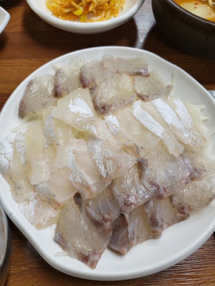  부산)부산역 인근 1인 백반집, 새포항물회, 회와 매운탕을 한번에