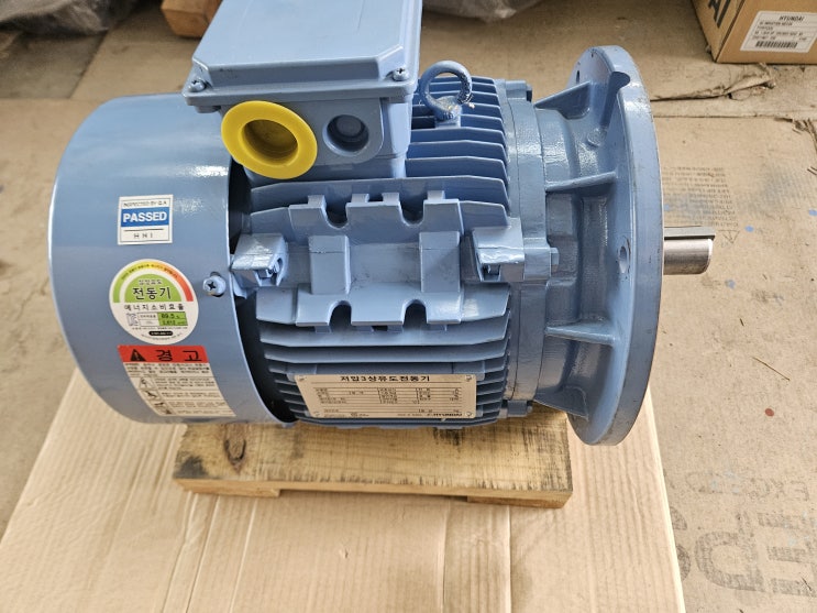  4P04 5.5KW(7.5HP) 4P 440V 60Hz B5