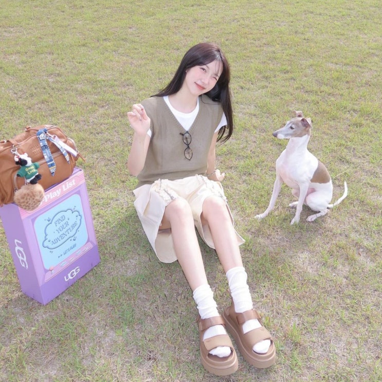  어그 여름 샌들 셀럽들이 신어 벌써 유행시작