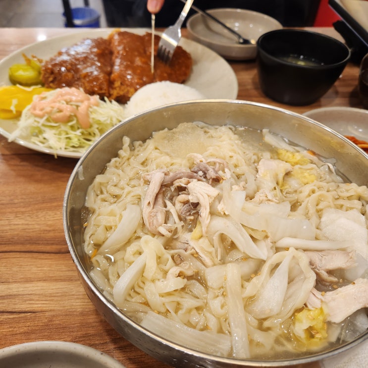  방이시장 줄 서서 먹는 칼국수 맛집 '최고집 손칼국수'