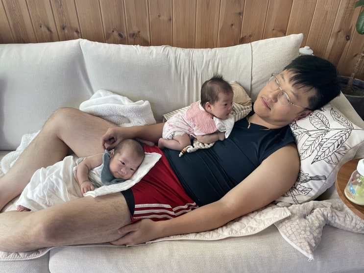  쌍둥이 케어하는 아빠는 힘들지만 재밌고 고통의 연속이지만 아내만큼은 아니니까 닥치고 열심히 하자!