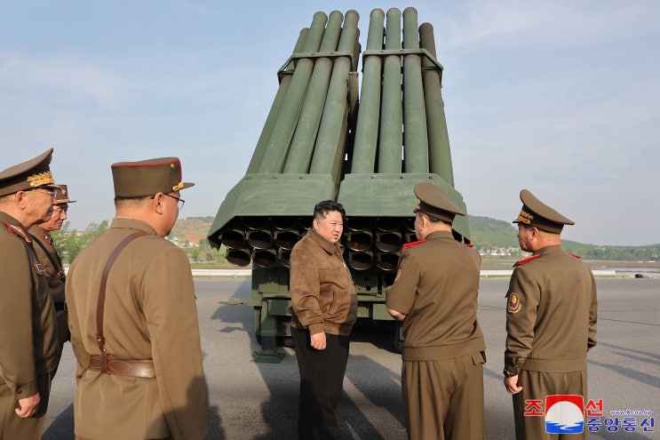 <b>김정은</b> 총비서, 240<b>방사포</b>무기체계 료해