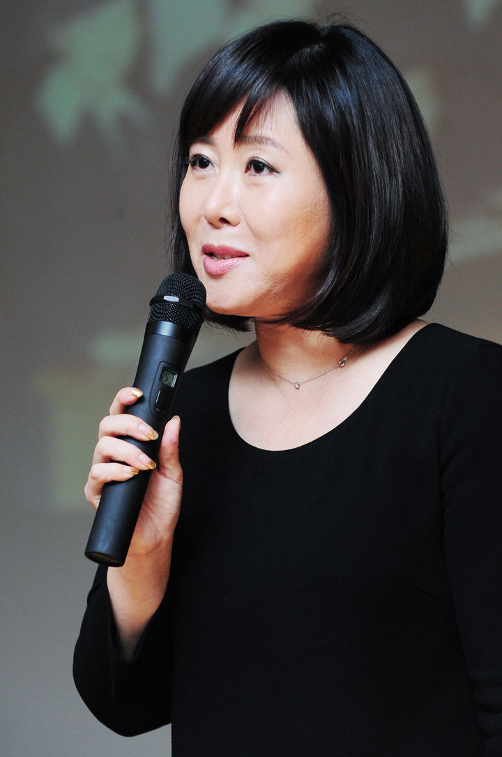윤영미 아나운서, 통장에 전 재산 97만원...명문대 유학 아들 뒷바라지 숨도 못 쉬게 힘들어 윤영미 아나운서, 통장에 전 재산 97만원...명문대 유학 아들 뒷바라지 숨도 못 쉬게 힘들어