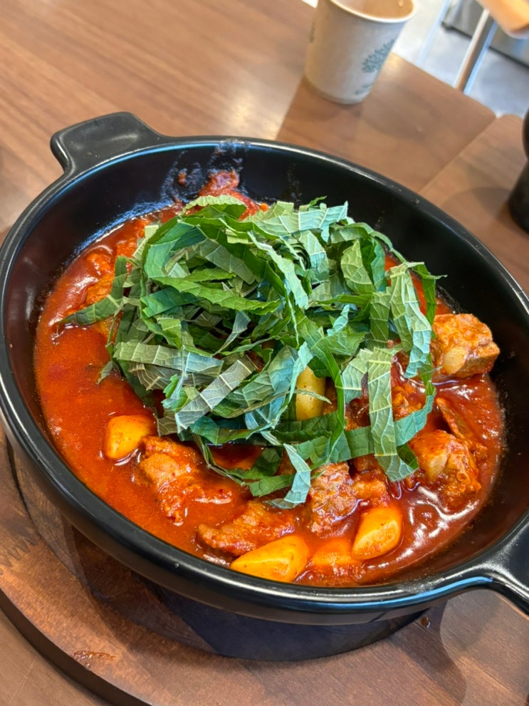  명동 점심,저녁 한식 맛집 오공일명동점(Feet. 매운돼지갈비찜, 들기름막국수)!