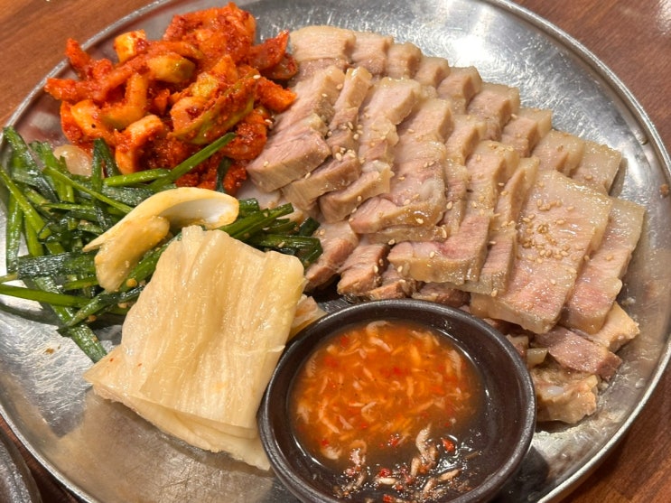  충무로 맛집 남산도담 | 보쌈, 김치찜 일품인 직장인 찐맛집