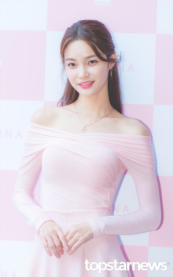 '셀러브리티' 한으뜸, 12일 결혼 품절녀된다...예비신랑은 누구? '셀러브리티' 한으뜸, 12일 결혼 품절녀된다...예비신랑은 누구?