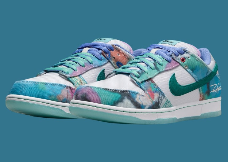  퓨츄라 래버러토리 x 나이키 SB 덩크 로우 / HF6061-400 / 2024년 5월 22일 ( SNKRS 코리아 5월 15일 )