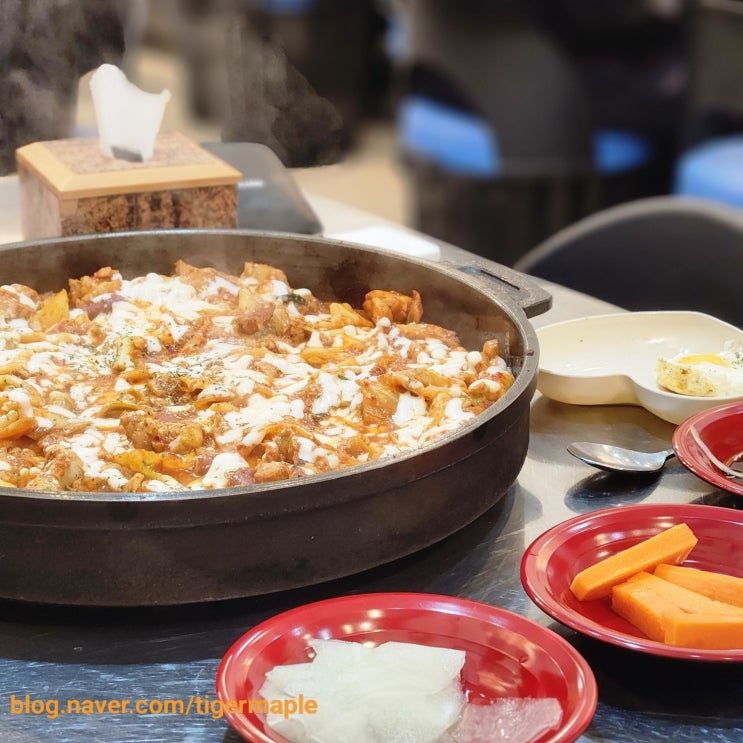 국대철판닭갈비 인하대 정문 맛집 한식 회식 고깃집 국대철판닭갈비 인하대 정문 맛집 한식 회식 고깃집