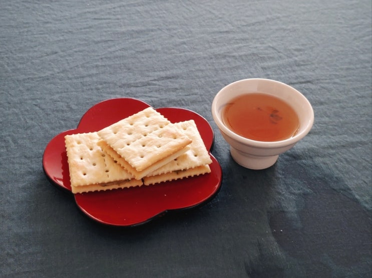  지황한첩 지황 한방차에 어울리는 디저트, 지황잼 그득 크래커