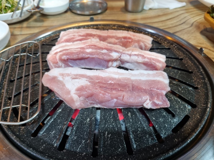  여러말이 필요없다. 먹어봐야 안다. 참숯폭탄돼지구이 #잦은재방문