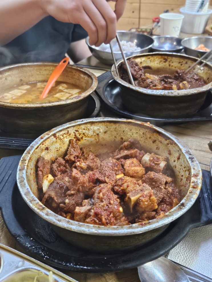  [국내여행/대구]삼미찜갈비: (내돈내산) 금요일 대낮부터 서문시장 청국장이 서비스로 나오는 돼지갈비찜&소갈비찜 맛집에서 참소주까기 (후식으로 납작만두&부산떡볶이&슬러시)