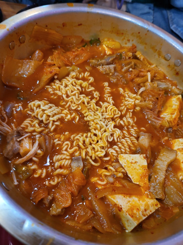  대구 혁신도시 김치찌개 맛집, 라면사리 무제한 진짜?