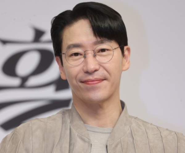 <b>엄기준</b>, 12월 비연예인 여성과 <b>결혼</b>, 자필편지로 밝혀