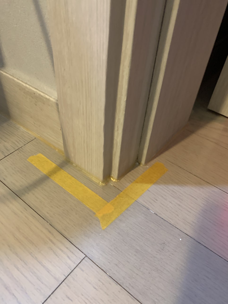 문틀시트지 강아지이빨자국 복원