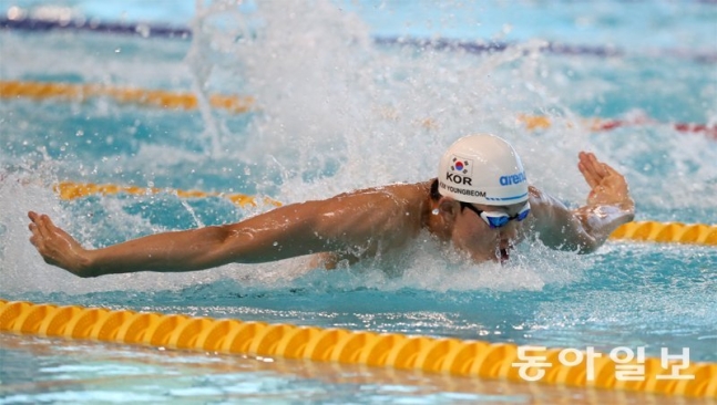 강자’ <b>김영범</b> - “한국... 男고등 <b>100m</b> 기록깨고 대회新... 