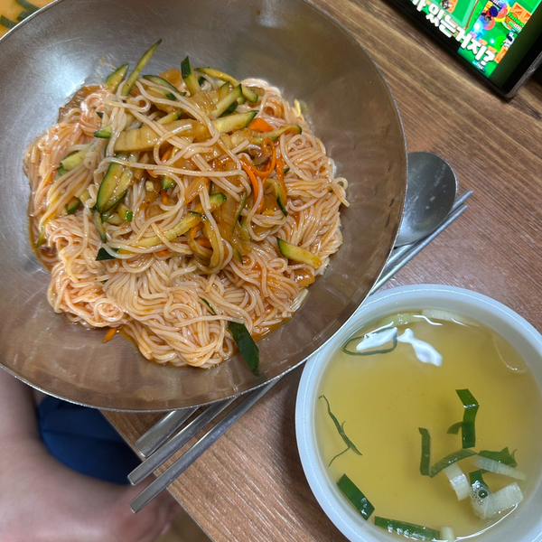 완주 봉동 얼큰한 비빔국수와 김치수제비가 맛있는 아줌마국수