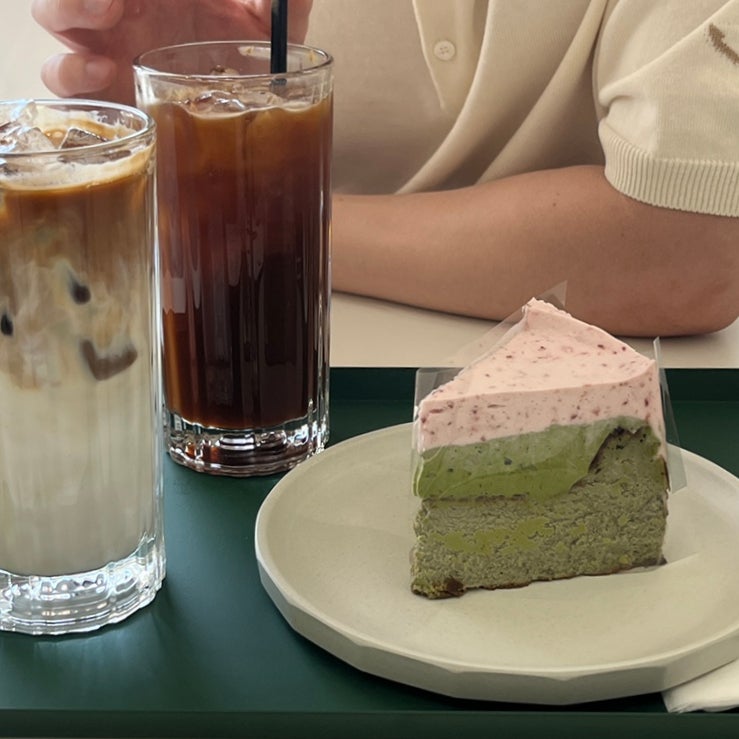  수원 연무동카페 수원열기구 방화수류정을 한눈에 담을 수 있고  커피가 맛있는 '카페데'