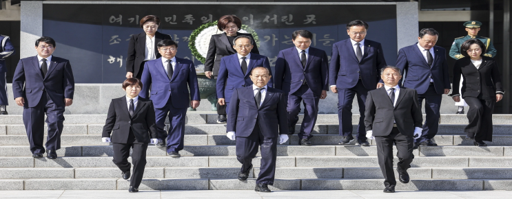 <b>황우여</b>·<b>추경호</b> 등 국민의힘 신임 지도부, 현충원 참배