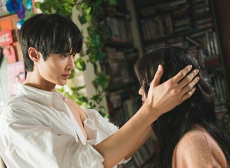 <연예가핫이슈> 변우석김혜윤, 사귀자마자 결별? 셔츠 벗겨지고 난리 (선업튀) <연예가핫이슈> 변우석김혜윤, 사귀자마자 결별? 셔츠 벗겨지고 난리 (선업튀)