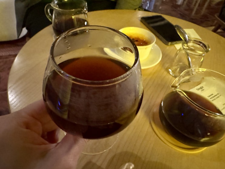 나만 알고 싶은 광주 로스터리 카페 화이트셔츠 커피 나만 알고 싶은 광주 로스터리 카페 화이트셔츠 커피