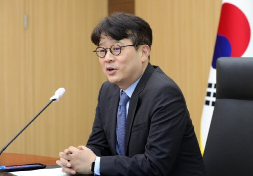 13.) 검찰총장 출장 중 서울<b>중앙지검장</b> 교체…'<b>김여사</b> 수사... 