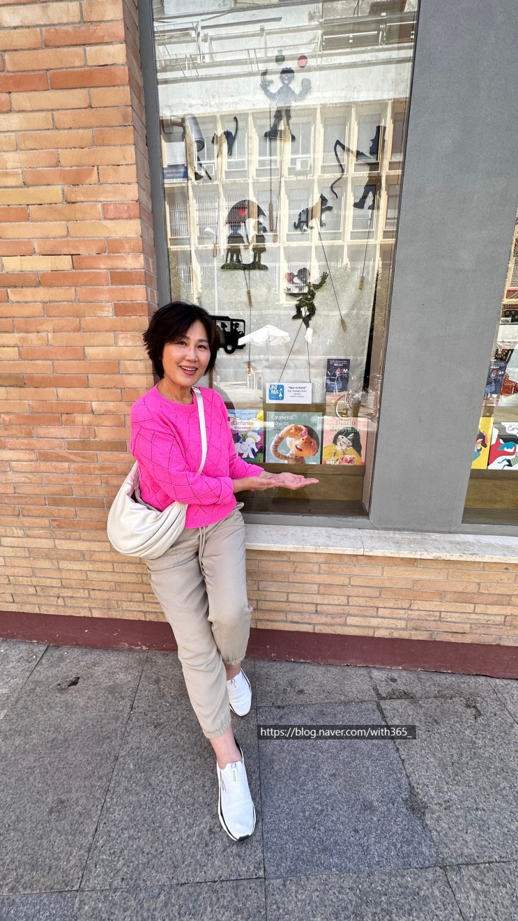  스페인 서점 투어, 여행 중 만난 그림책들 - 자랑스러운 백희나 작가의 <알사탕>, 미셀린느 먼디의 <화가 나는 건 당연해>