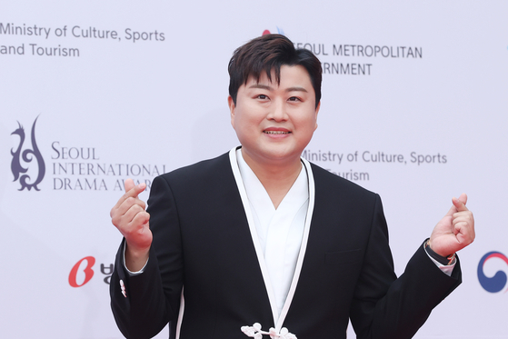 가수 <b>김호중</b> <b>뺑소니</b> 입건. 매니저, ‘범인 도피 교사 <b>혐의</b>’... 