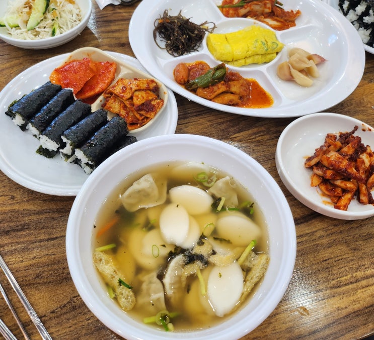  사직동 든든한 밥집 육개장 맛집 점메추 금강만두