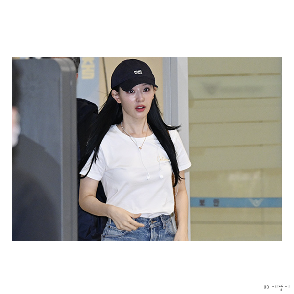미쳐가는 김지원의 공항패션 캔버스백, 보셨나요?