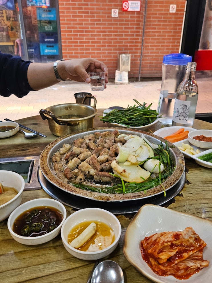  광명사거리)대왕곱창구이 : 동네 주민이 추천하는 광사먹골 안 사이드로 부추무침 나오는 소곱창구이 맛집 (순곱창 25,000원,선지해장국)