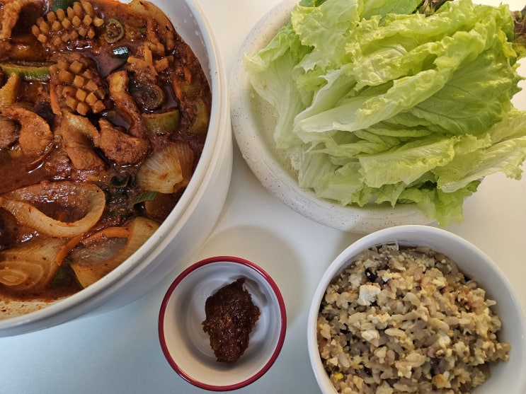  [오늘 뭐먹지] 매콤하고 간편한 밀키트 메뉴 추천 (오삼불고기 밀키트, 두부볶음밥, 상추)